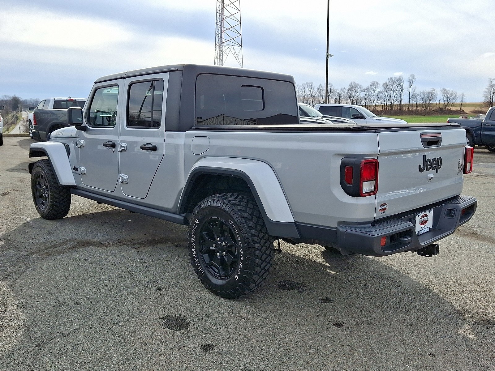 Used 2022 Jeep Gladiator Willys image 5