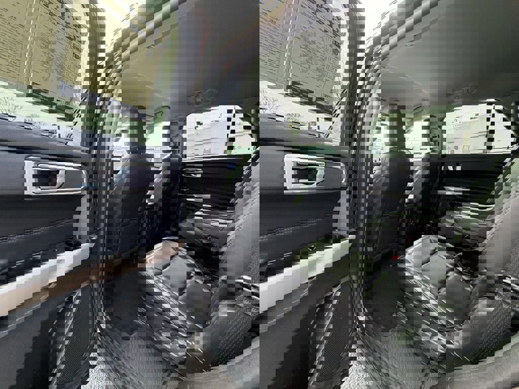 Used 2023 Ford Explorer XLT w/ Equipment Group 202A image 30