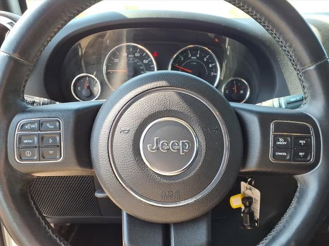 Used 2015 Jeep Wrangler Unlimited Sahara w/ Connectivity Group image 28