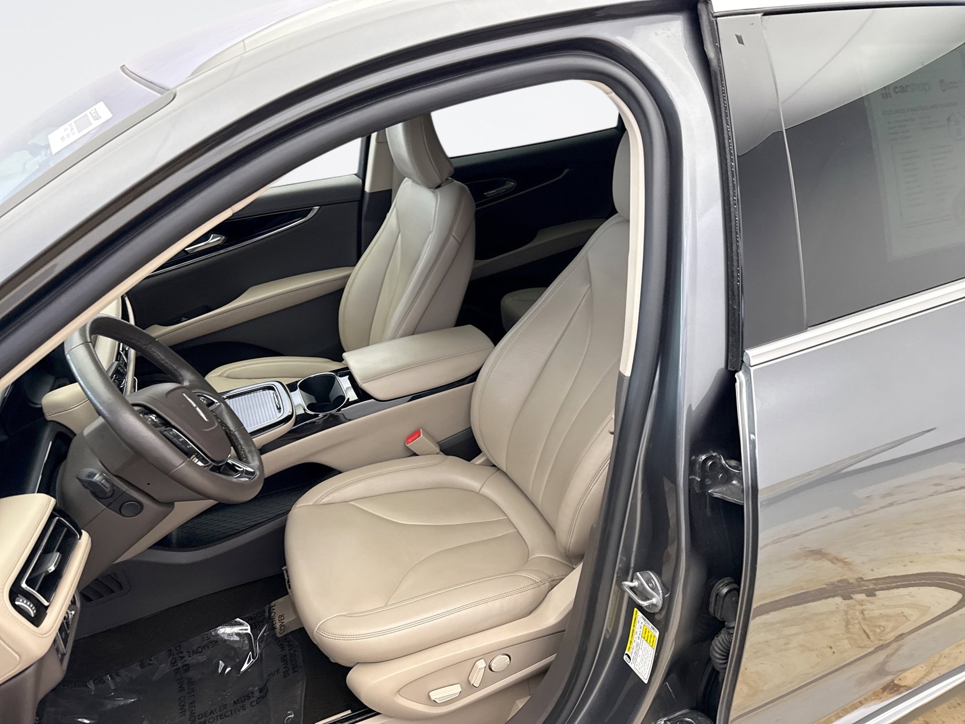 Used 2022 Lincoln Nautilus AWD w/ Premium Package image 11