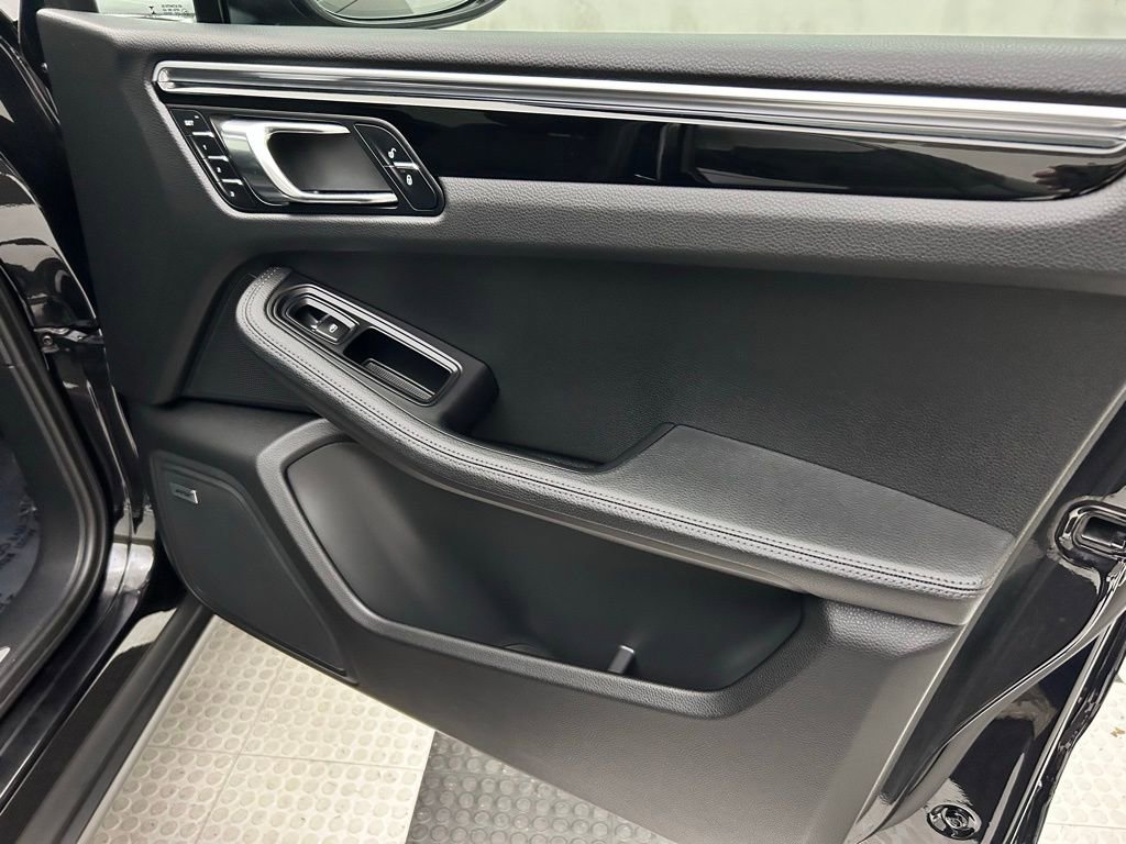 Used 2017 Porsche Macan S AWD/4WD image 16