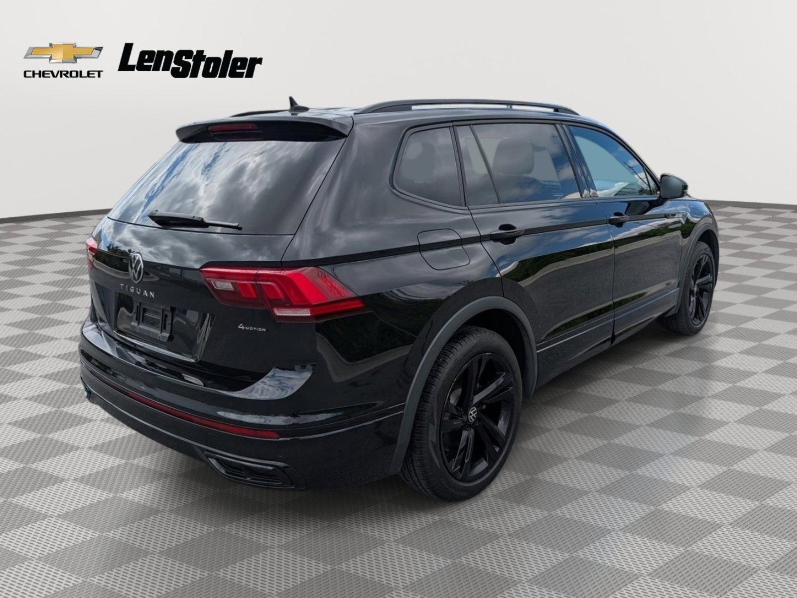Used 2023 Volkswagen Tiguan SE R-Line AWD/4WD image 5