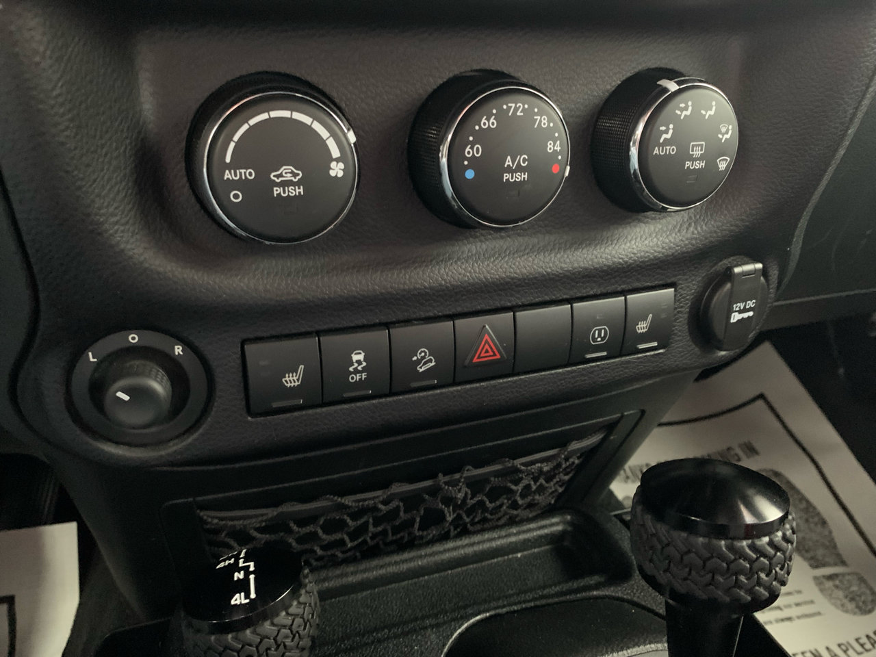 Used 2015 Jeep Wrangler Unlimited Rubicon image 21