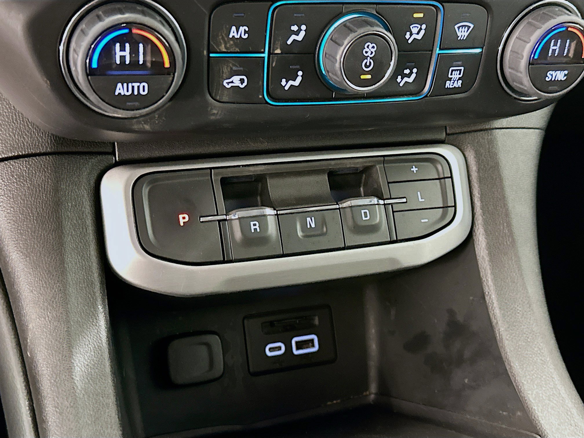 Used 2023 GMC Acadia SLT w/ Technology Package image 25