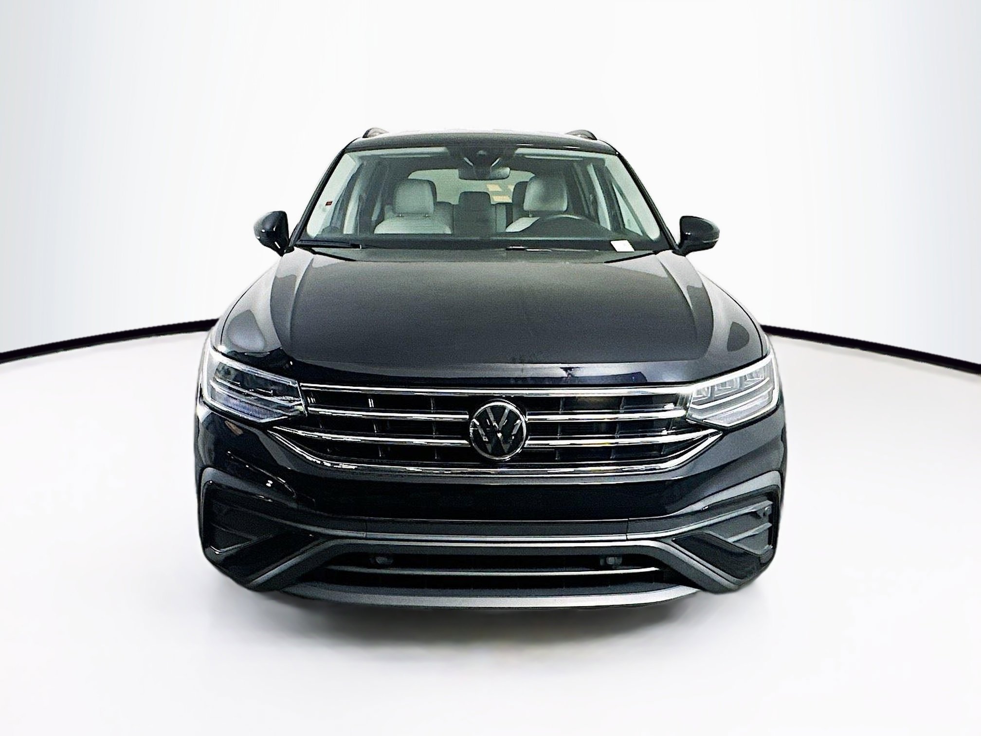 Used 2024 Volkswagen Tiguan S image 2