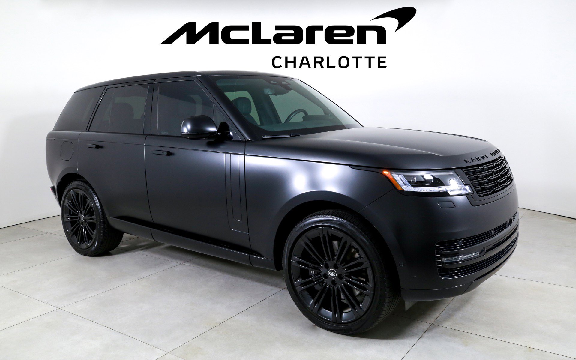 Used 2024 Land Rover Range Rover SE AWD/4WD image 2