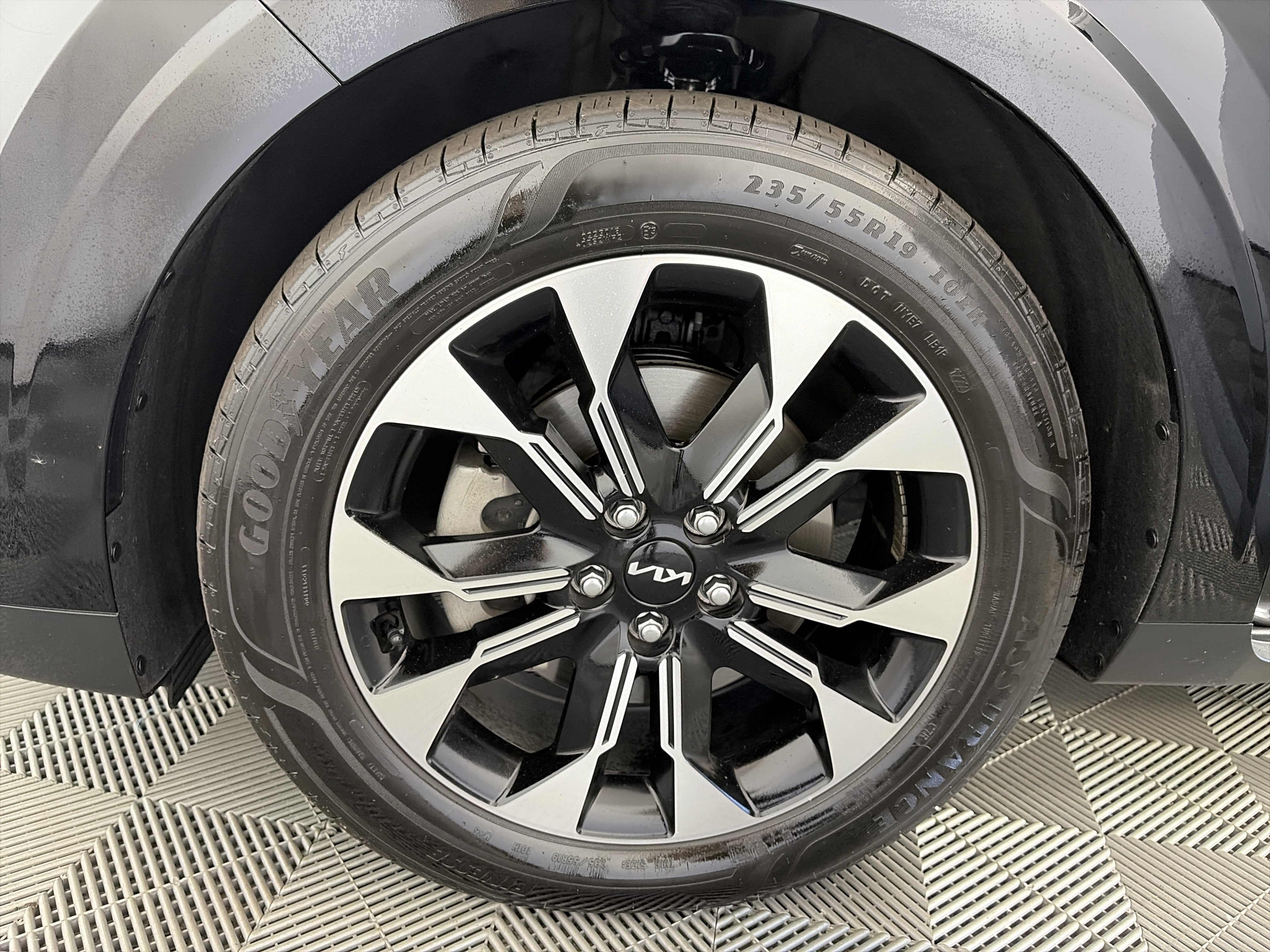 Certified 2023 Kia Carnival EX FWD image 14