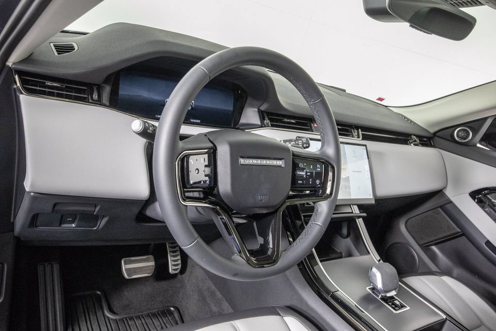 Used 2024 Land Rover Range Rover Evoque Dynamic SE AWD/4WD image 17