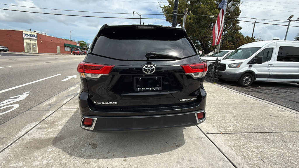Used 2018 Toyota Highlander Limited Platinum AWD/4WD image 12