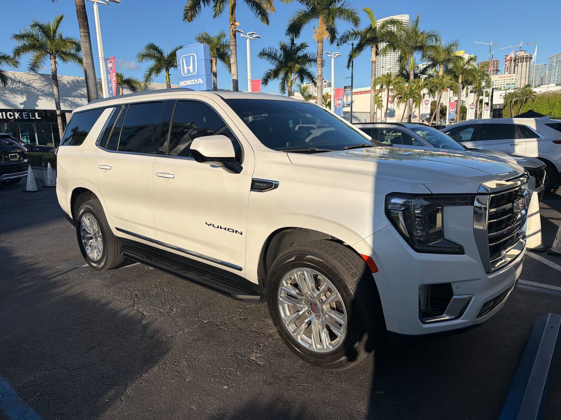 Used 2023 GMC Yukon SLT image 3