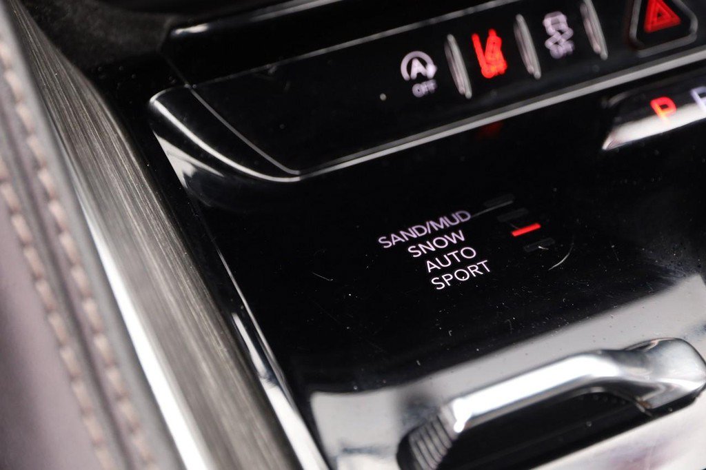 Used 2023 Jeep Wagoneer L Series II AWD/4WD image 22