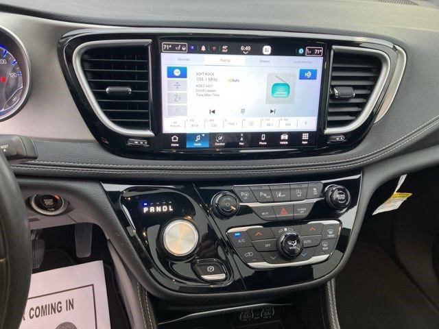 Certified 2022 Chrysler Pacifica Limited w/ S Appearance Package image 16