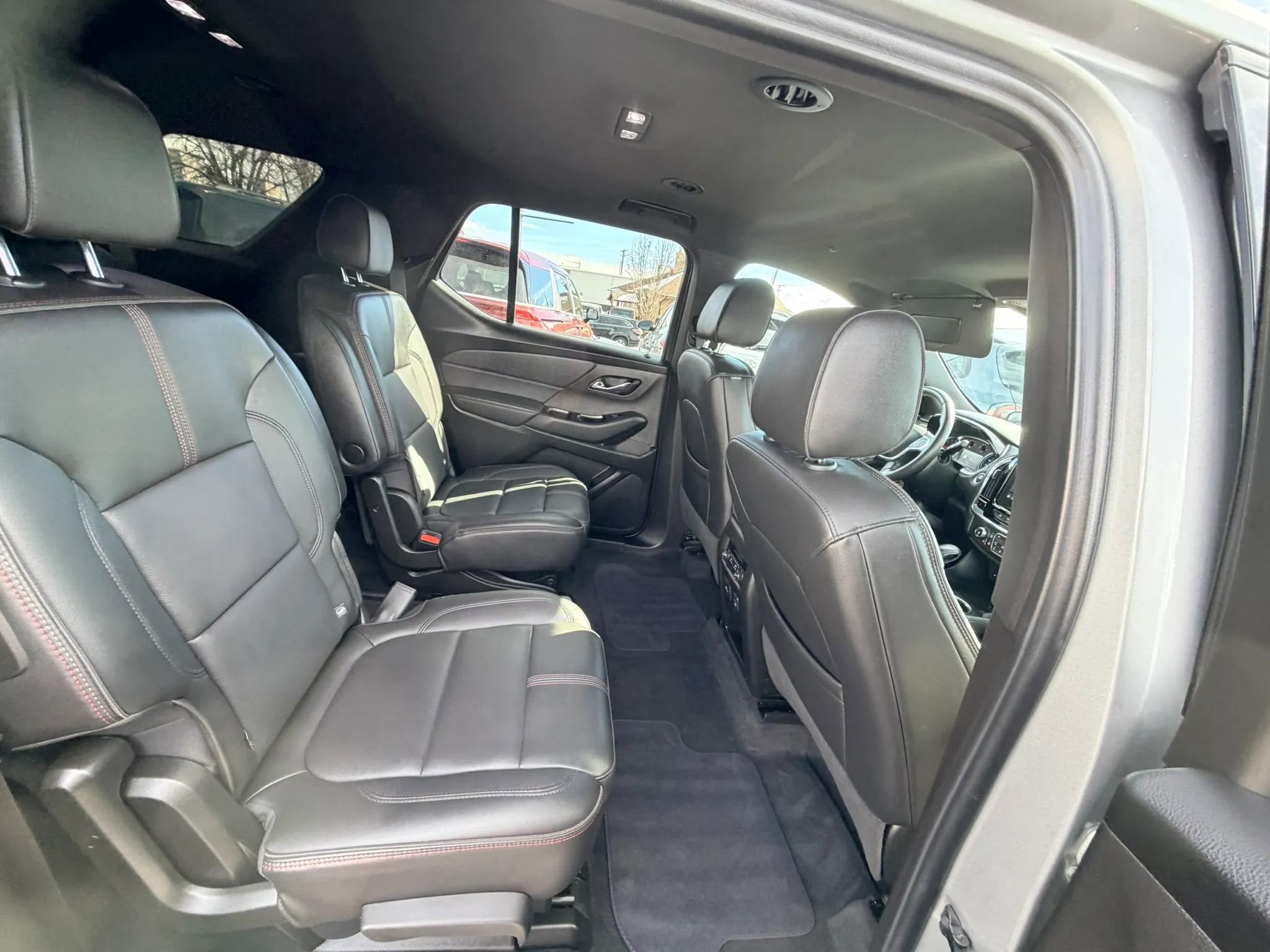 Used 2023 Chevrolet Traverse RS image 30