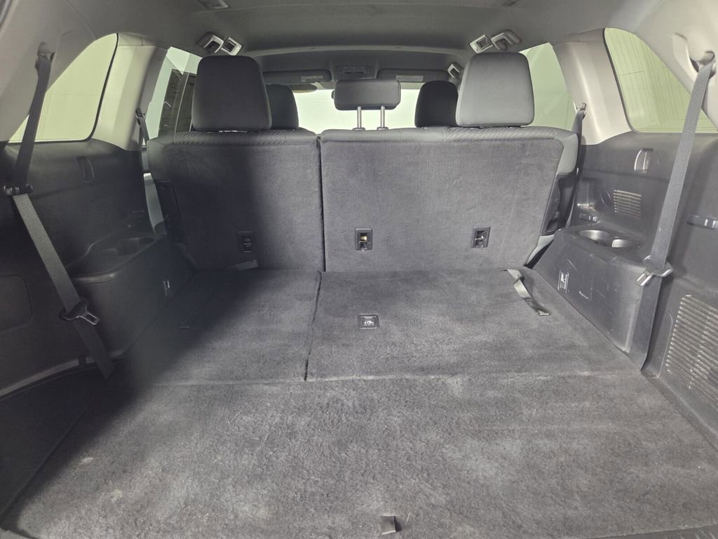 Used 2019 Toyota Highlander LE image 29