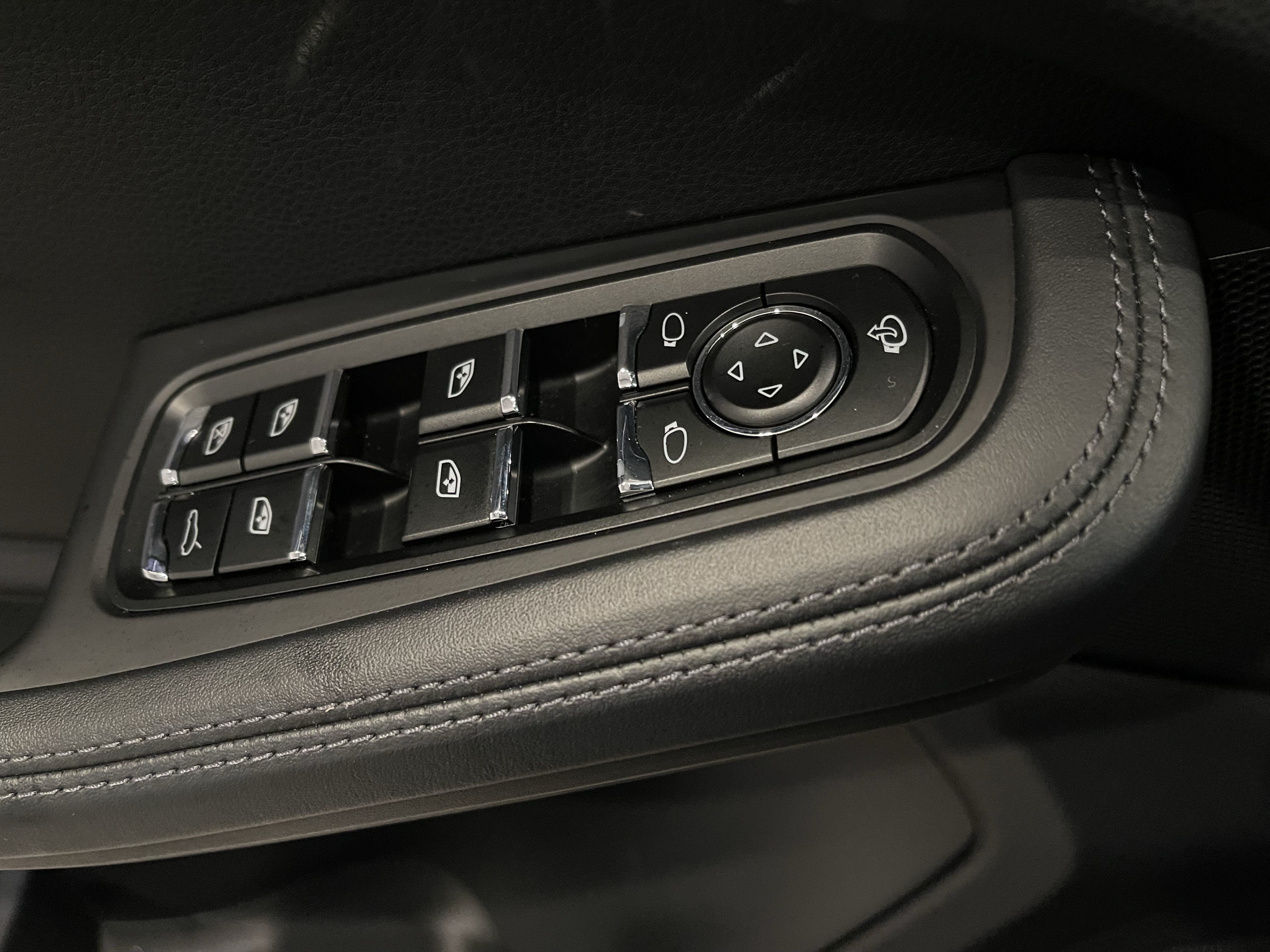 Used 2022 Porsche Macan GTS AWD/4WD image 11