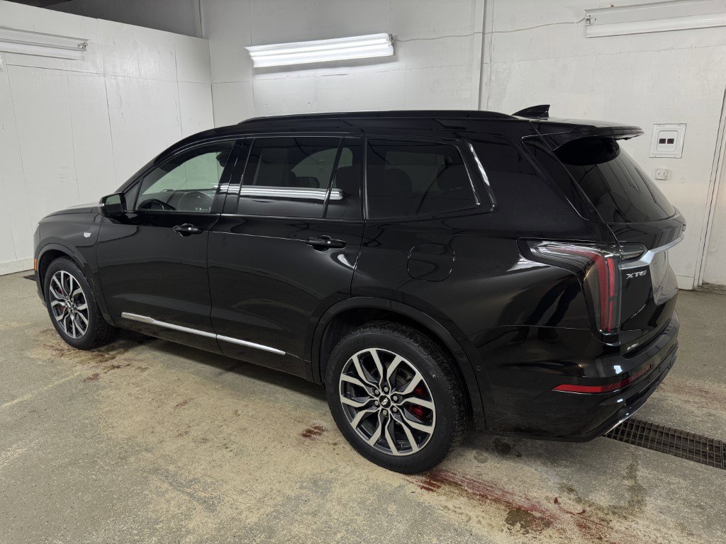 Used 2022 Cadillac XT6 Sport w/ Technology Package image 6