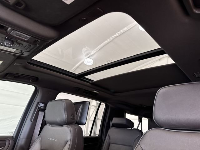 Used 2021 GMC Yukon XL Denali w/ Denali Premium Package image 19
