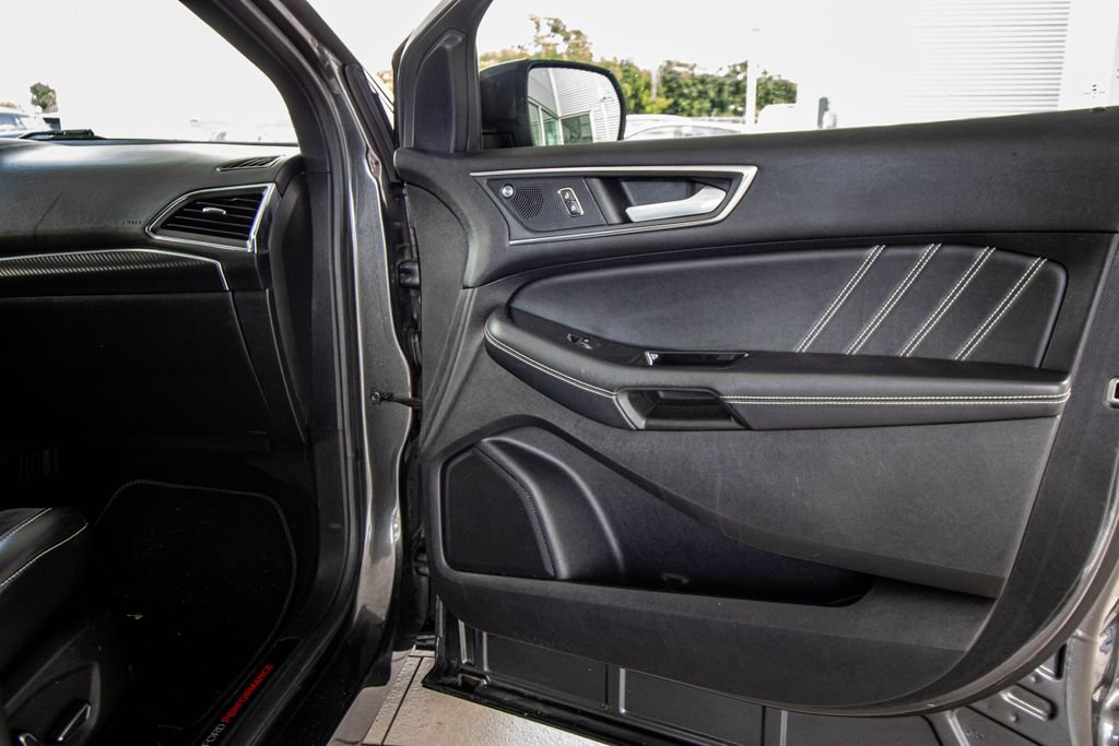 Used 2019 Ford Edge ST w/ Equipment Group 401A AWD/4WD image 17