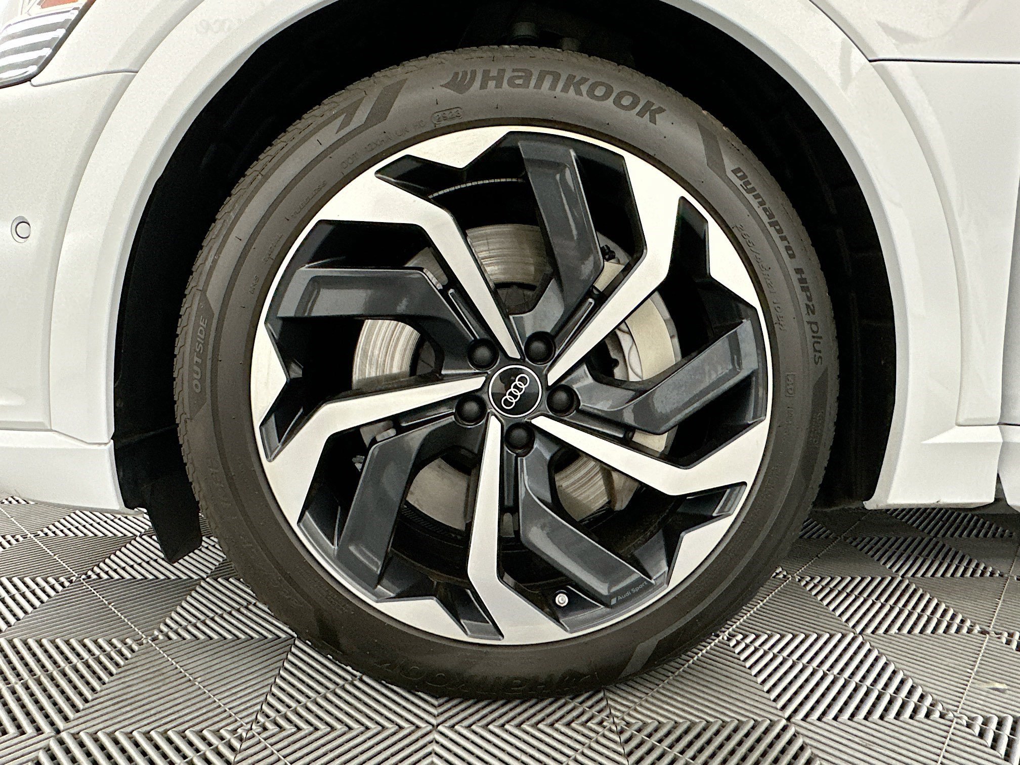 Used 2024 Audi Q8 e-tron Premium Plus w/ Premium Plus Package image 36