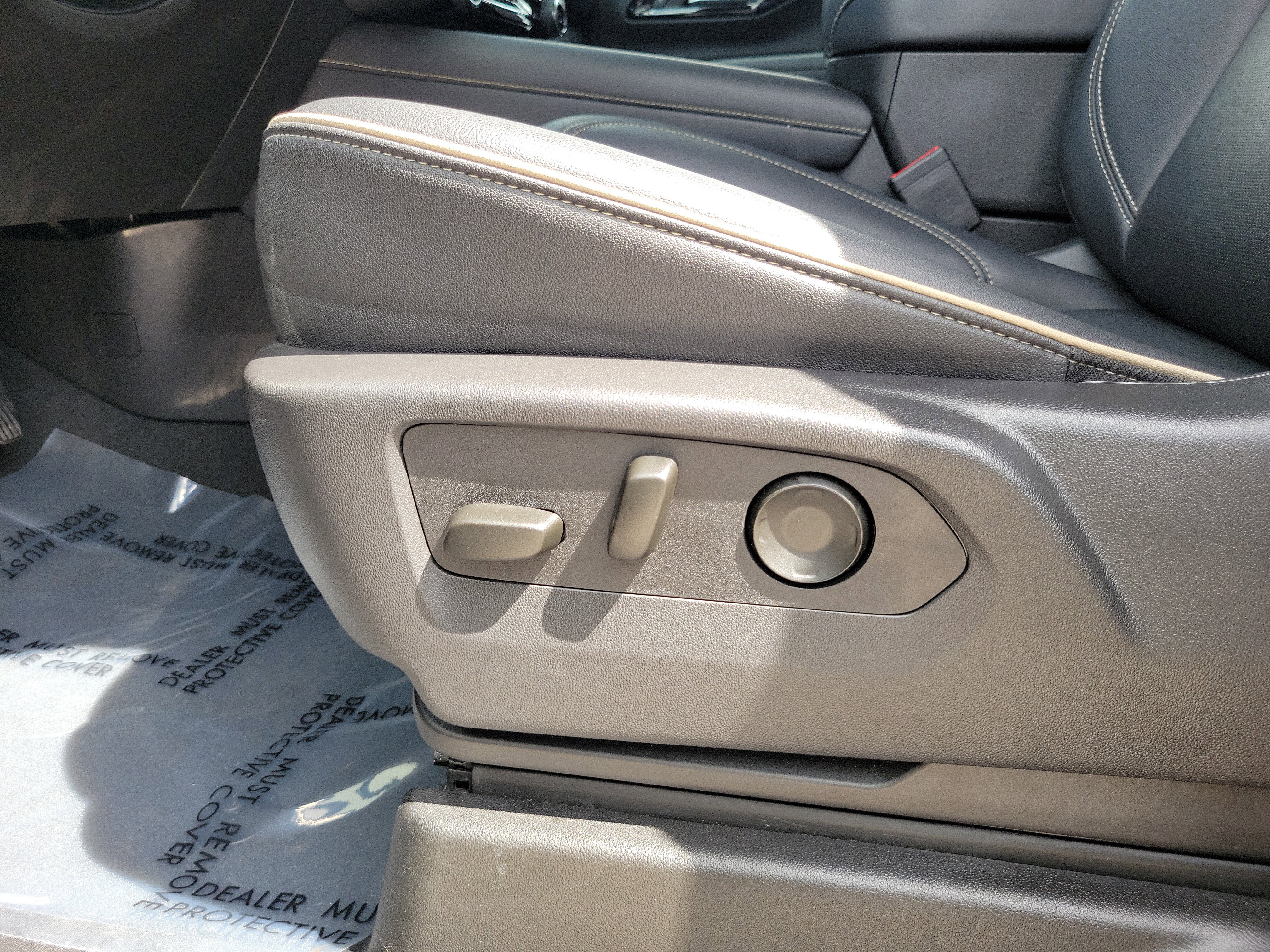 Used 2025 Chevrolet Tahoe Premier RWD image 13