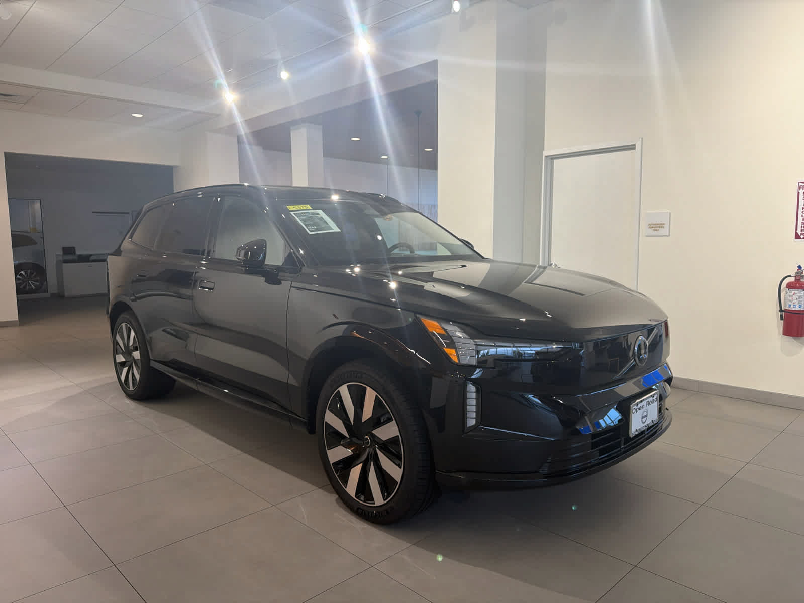Used 2026 Volvo EX90 Plus RWD image 2