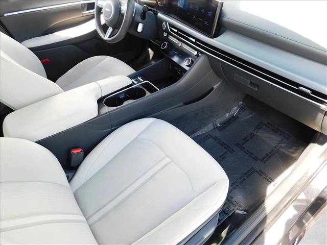 Used 2025 Hyundai Sonata SEL FWD image 27