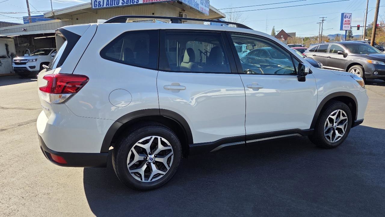 Used 2020 Subaru Forester Premium AWD/4WD image 7