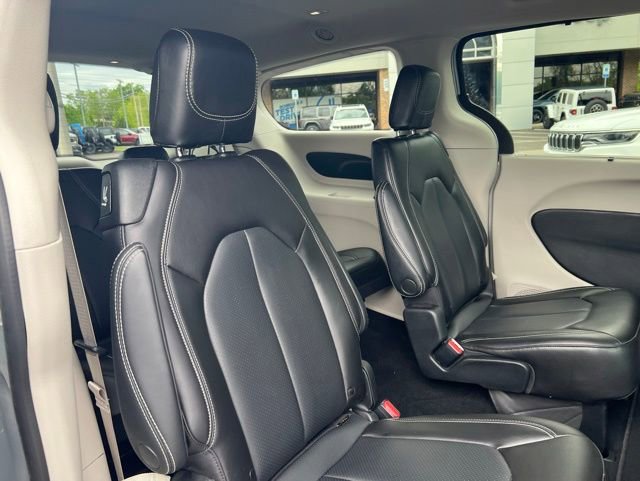 Used 2023 Chrysler Pacifica Touring-L FWD image 22