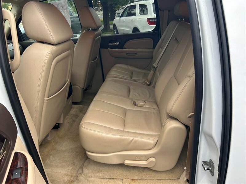 Used 2007 GMC Yukon XL Denali AWD/4WD image 11