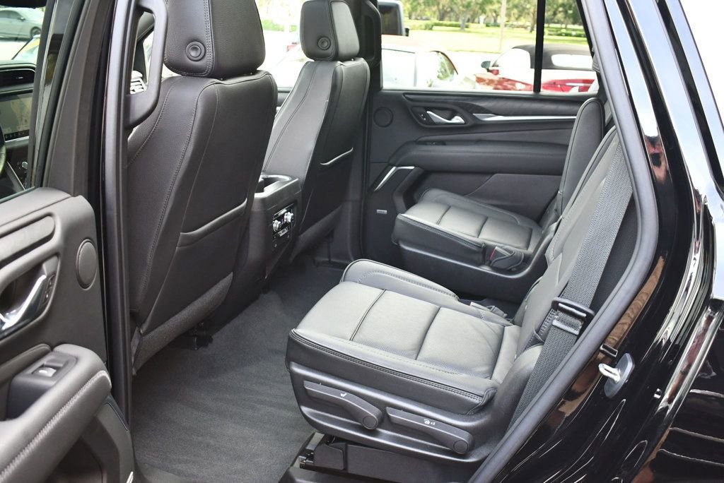Used 2021 GMC Yukon Denali w/ Denali Premium Package image 18