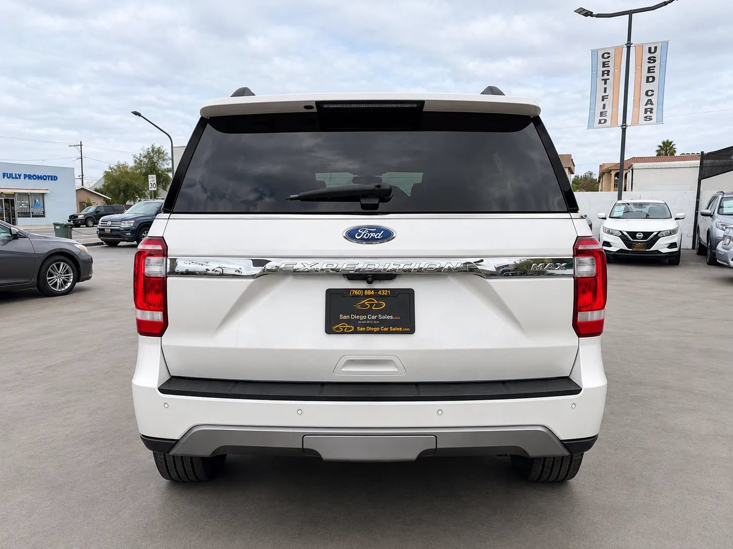 Used 2018 Ford Expedition Max XLT w/ Equipment Group 202A AWD/4WD image 4