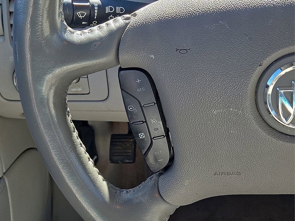 Used 2011 Buick Lucerne CXL image 18