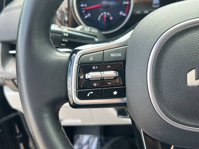 Used 2024 Kia Carnival EX FWD image 23