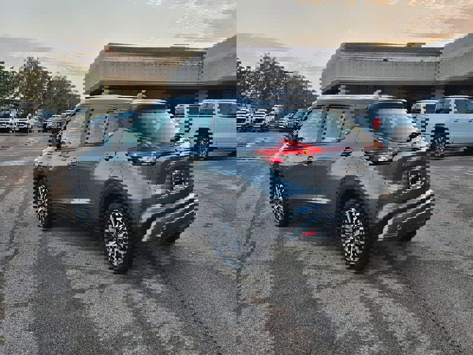 Used 2024 Nissan Kicks SV image 3