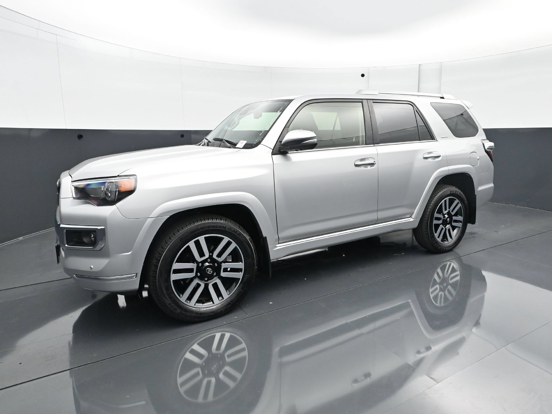 Used 2024 Toyota 4Runner Limited AWD/4WD image 2