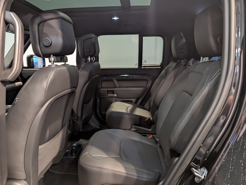 New 2026 Land Rover Defender 130 X-Dynamic SE image 23