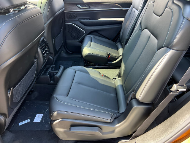 New 2026 Jeep Grand Cherokee L Limited w/ Limited Altitude Package AWD/4WD image 20