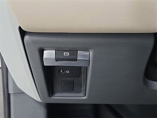 Used 2023 Land Rover Defender 130 SE AWD/4WD image 26