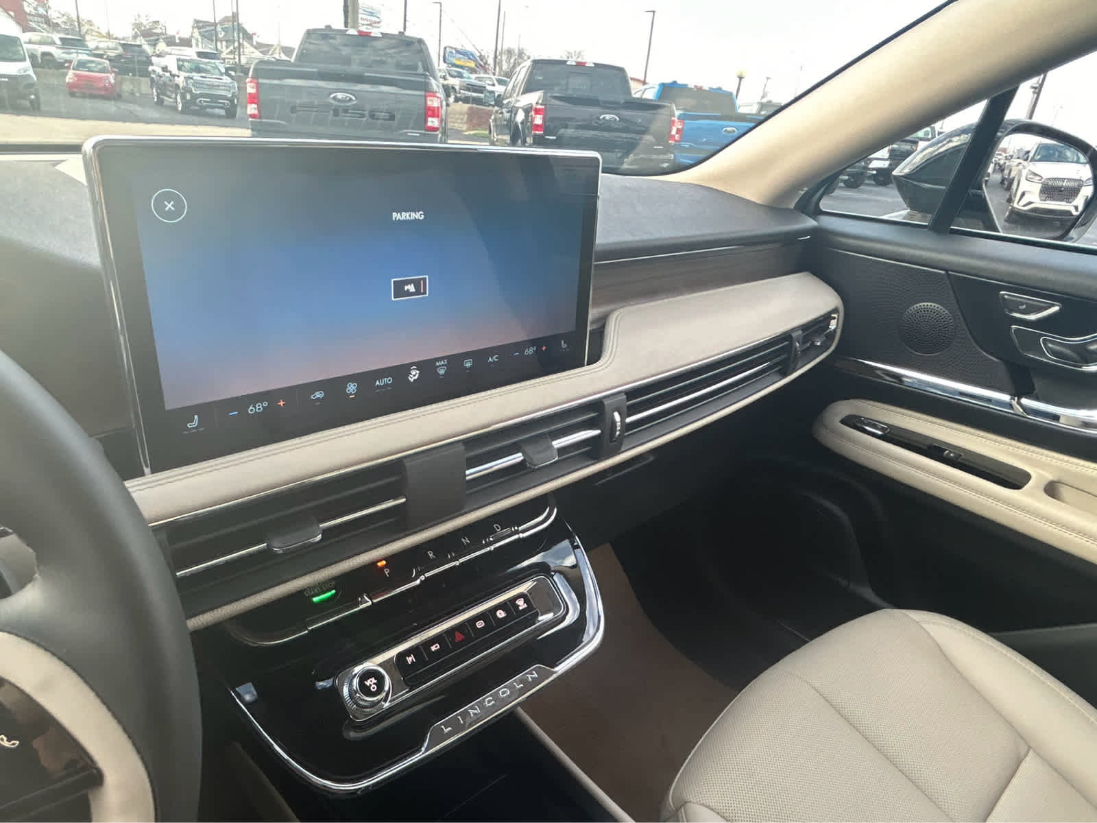 Used 2025 Lincoln Corsair Grand Touring image 47