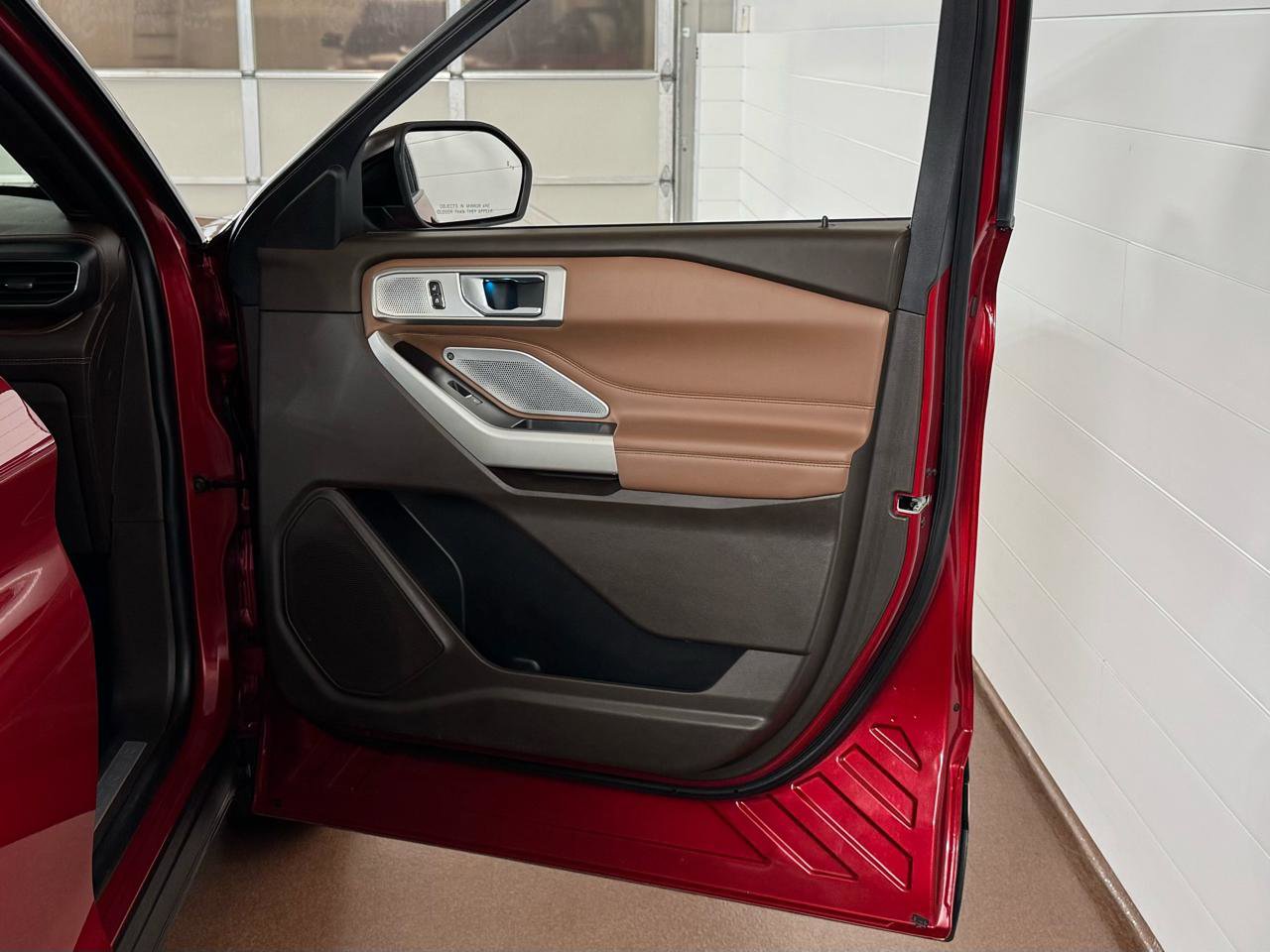 Used 2021 Ford Explorer King Ranch w/ Premium Technology Package AWD/4WD image 45