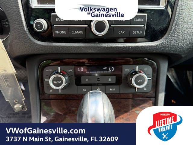 Used 2014 Volkswagen Touareg Executive AWD/4WD image 25