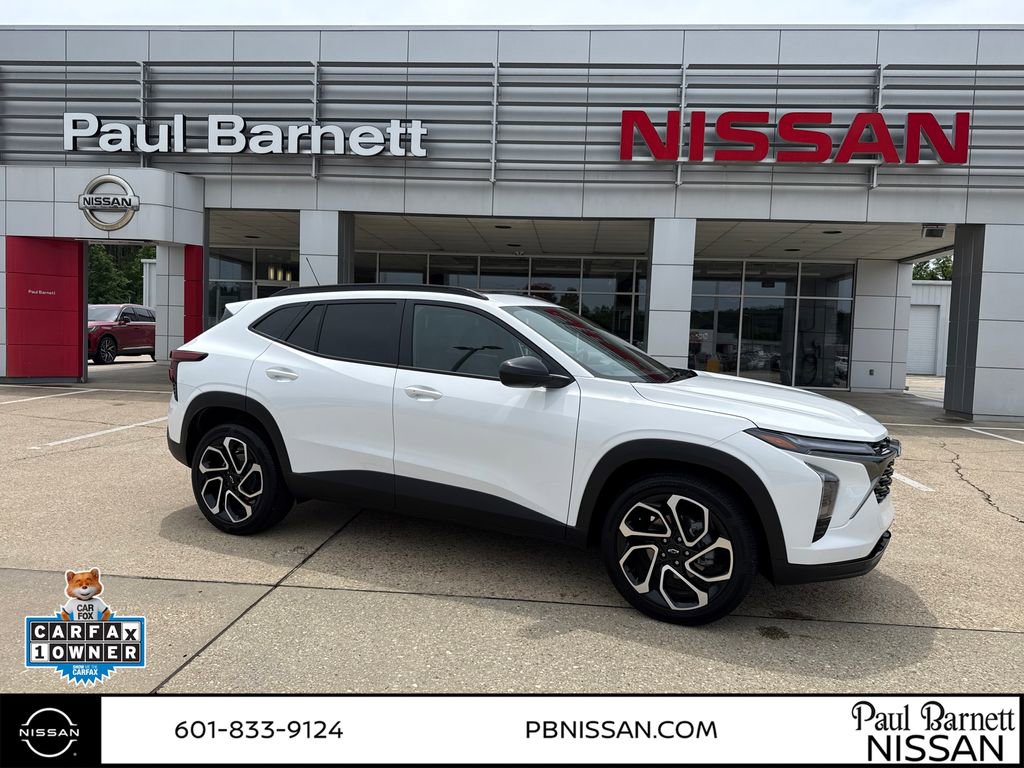 Used 2025 Chevrolet Trax RS w/ Sunroof Package FWD image 1