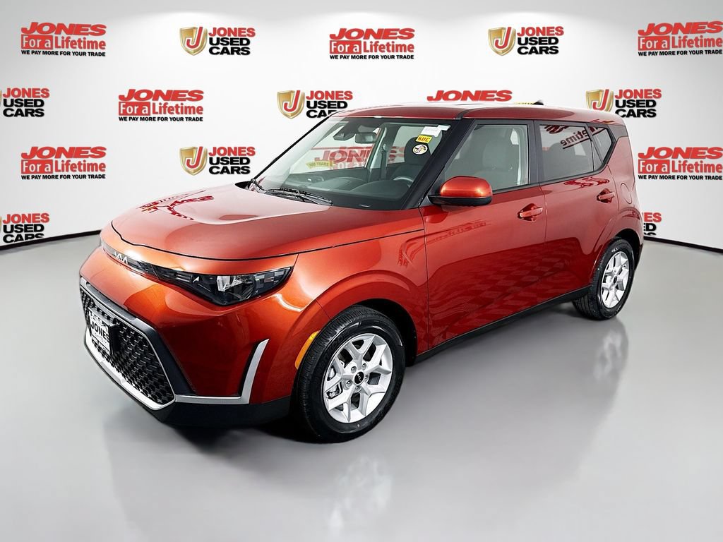 Certified 2023 Kia Soul LX w/ LX Technology Package FWD image 12