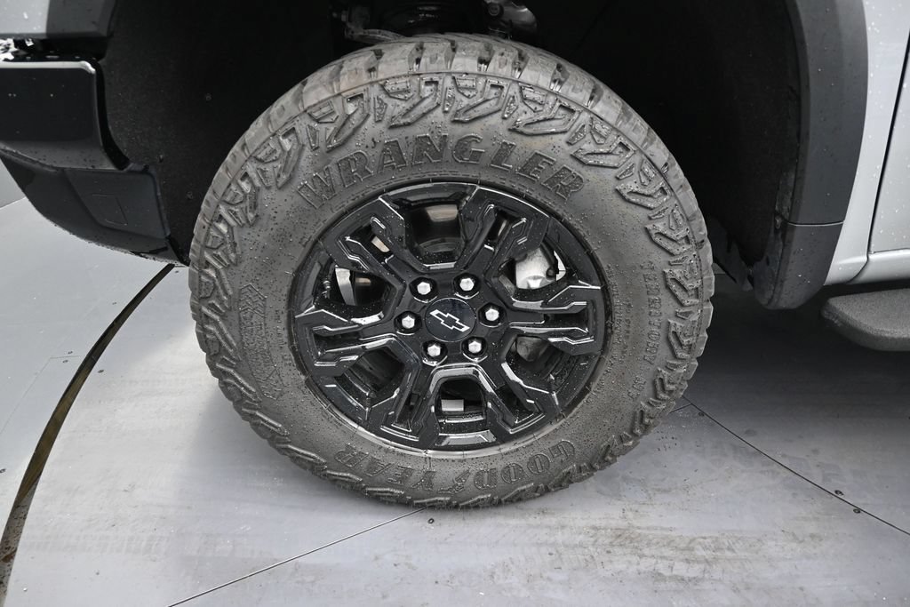 Used 2024 Chevrolet Silverado 1500 ZR2 w/ Technology Package AWD/4WD image 9