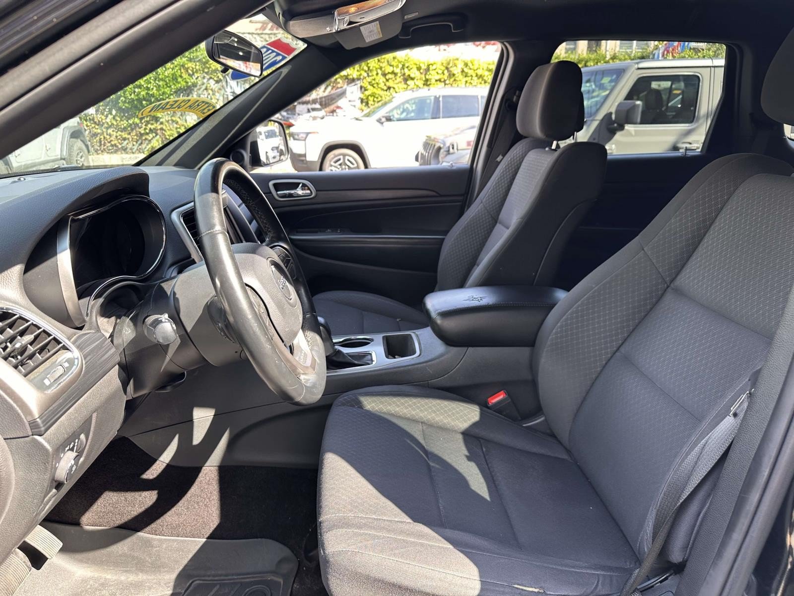 Used 2019 Jeep Grand Cherokee Laredo AWD/4WD image 18