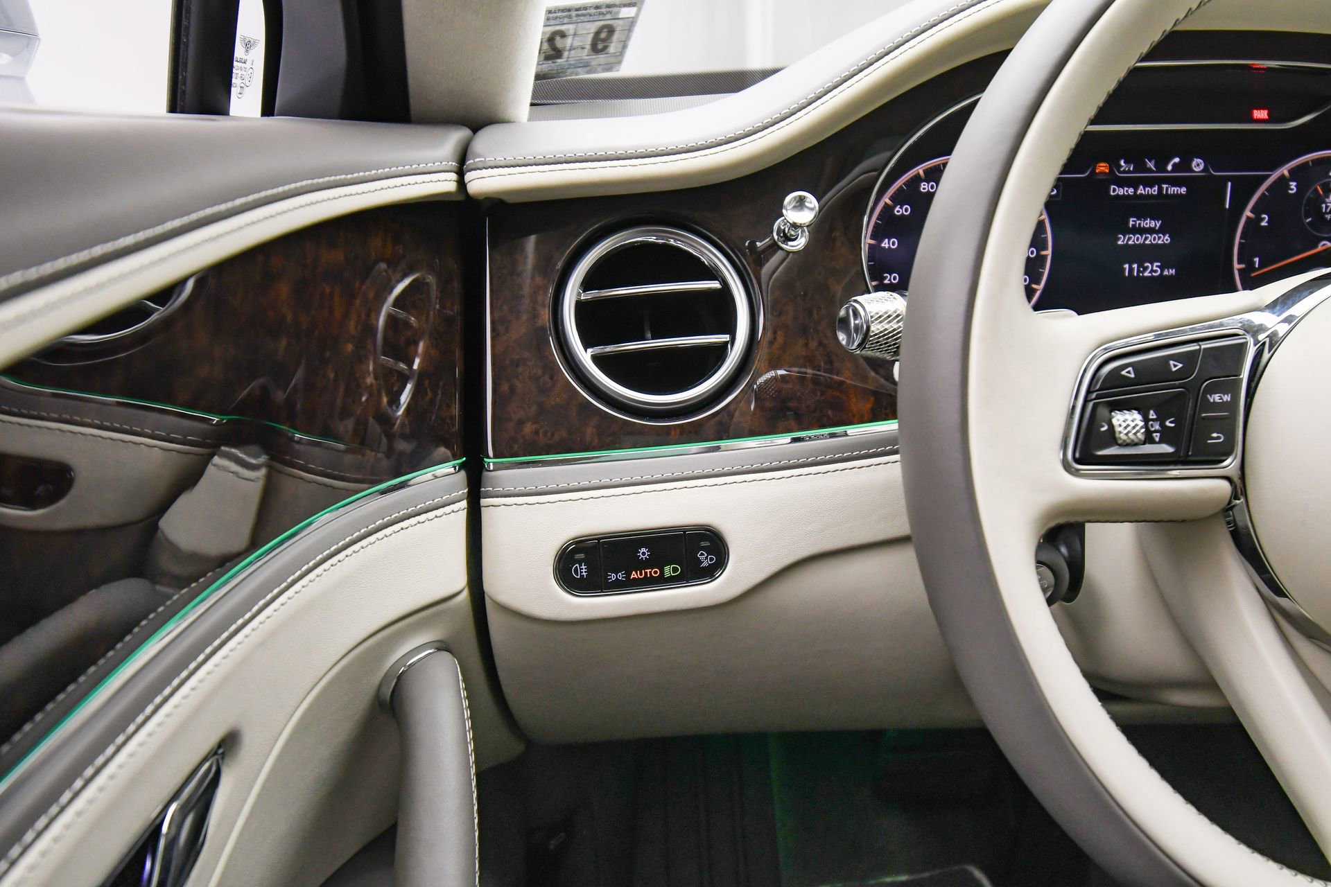 Used 2022 Bentley Flying Spur V8 image 36