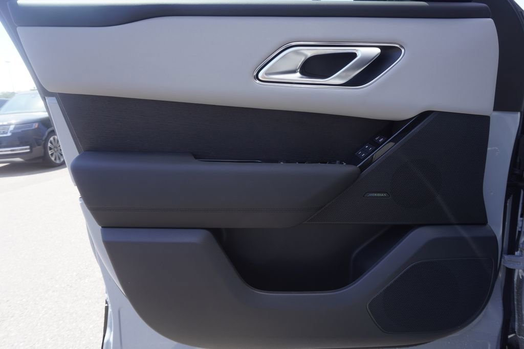 New 2026 Land Rover Range Rover Velar Dynamic SE image 17