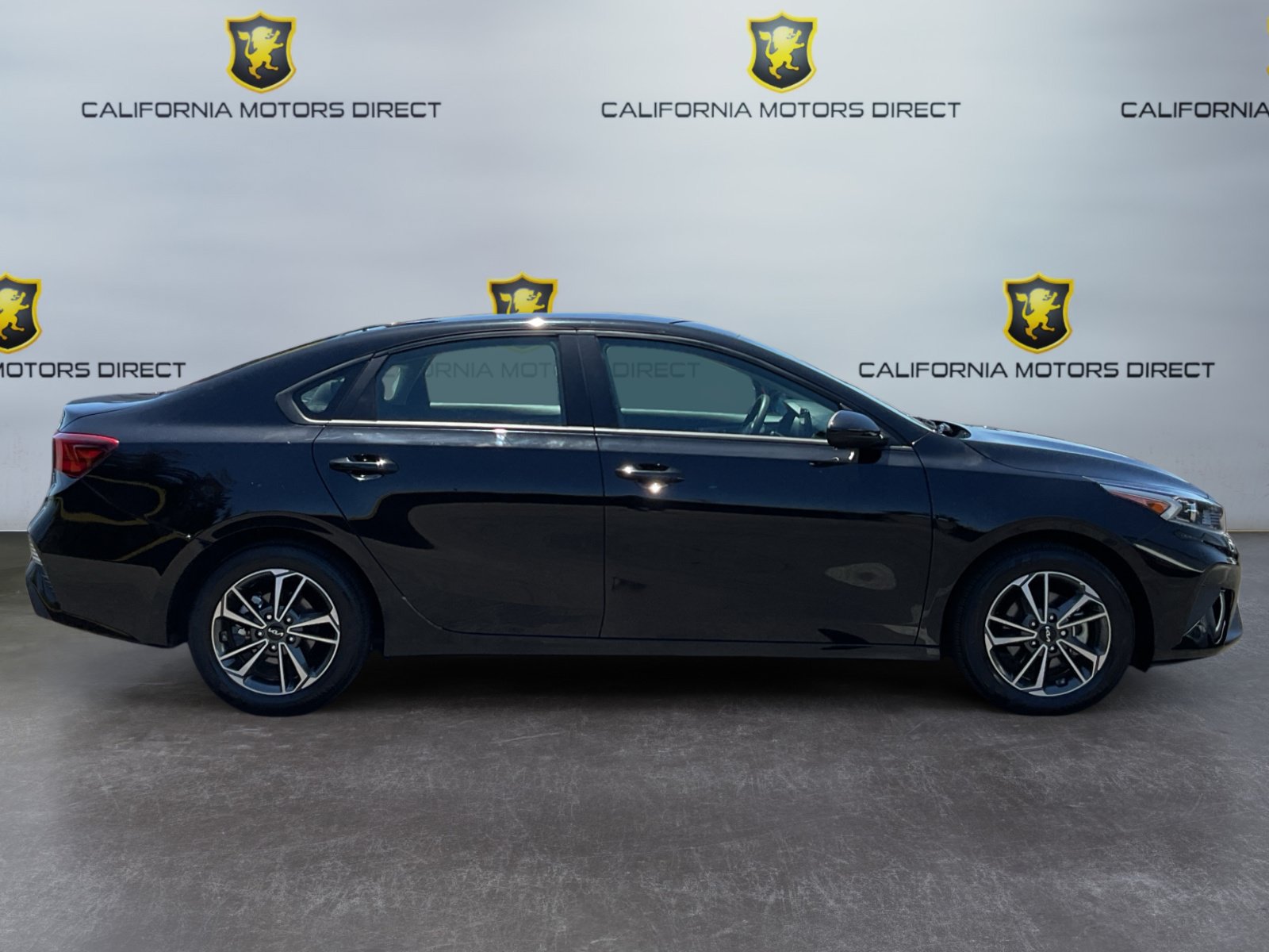 Used 2023 Kia Forte LXS FWD image 4