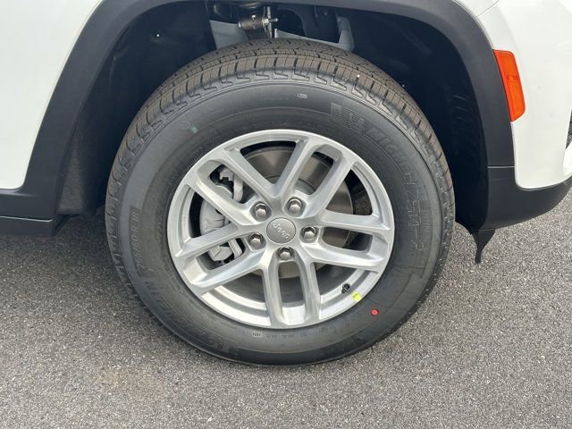 New 2025 Jeep Grand Cherokee Laredo image 14