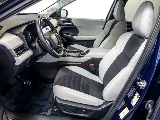 Used 2025 Mitsubishi Outlander SE AWD/4WD image 12
